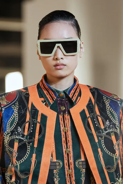 Look 80